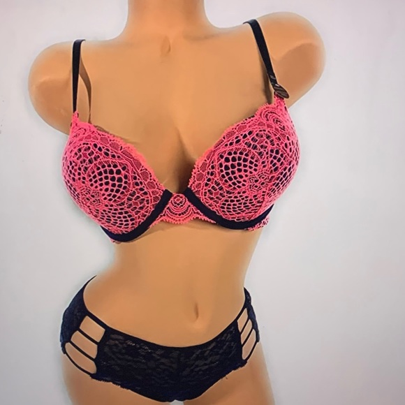 Victoria’s Secret 32D m bombshell bra set